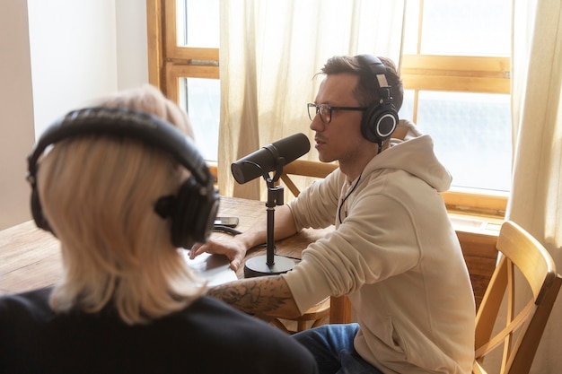 Professional singing lessons instructor teaching vocal techniques and music training